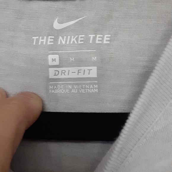 Nike tee shirt. Super soft and comfy, light grey - Picture 2 of 2